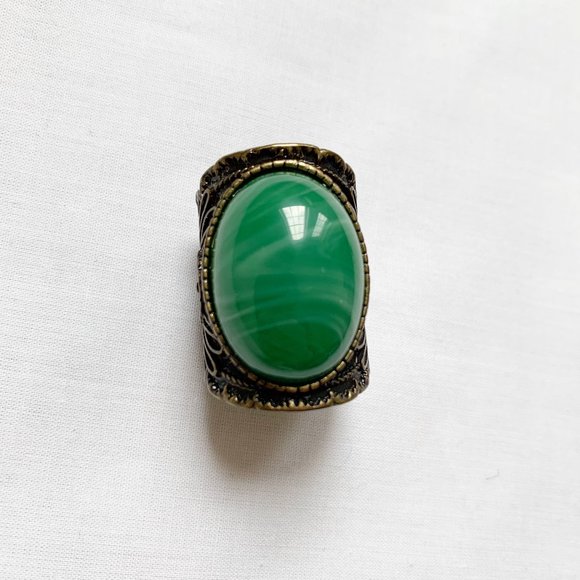 VINTAGE | GOLD JADE STATEMENT RING - Picture 1 of 4